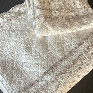 LC Lauren Conrad White Floral Shabby Chic King Quilt & 2 King shams